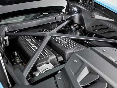 Used 2021 Lamborghini Huracan EVO RWD image 16