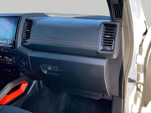 Used 2022 Nissan Frontier Pro-X RWD image 11