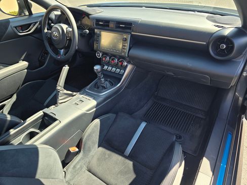 Used 2025 Toyota GR86 Premium w/ ALL Weather Mat Package (TMS) RWD image 44
