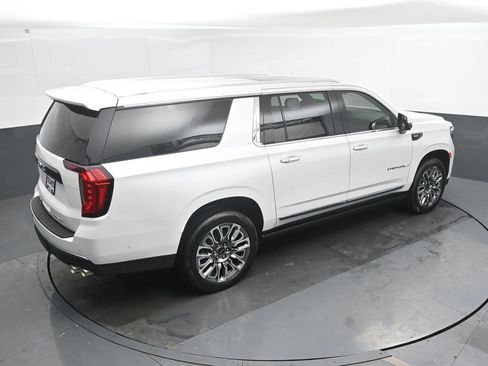 Used 2023 GMC Yukon XL Denali Ultimate AWD/4WD image 37