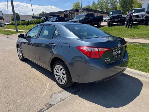 Used 2018 Toyota Corolla LE FWD image 3