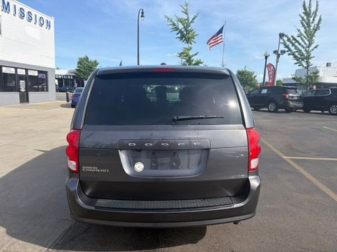 Used 2017 Dodge Grand Caravan SE FWD image 4