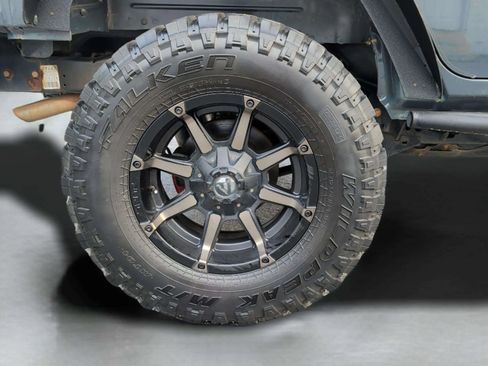 Used 2016 Jeep Wrangler Unlimited Rubicon w/ Connectivity Group AWD/4WD image 38