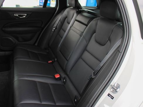 Used 2020 Volvo V60 T5 Momentum w/ Protection Package Premier image 21