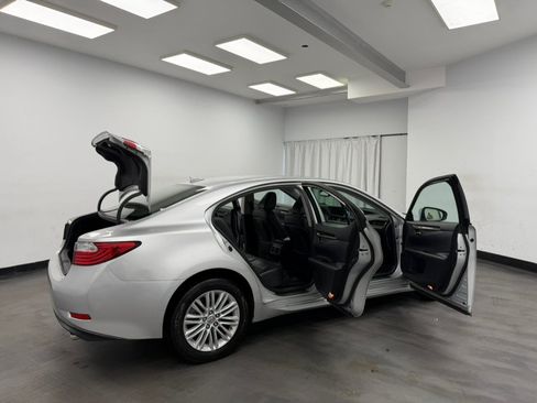 Used 2013 Lexus ES 350 w/ Luxury Pkg FWD image 28