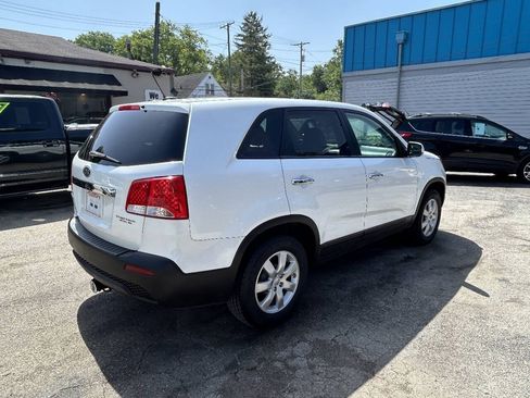 Used 2012 Kia Sorento FWD w/ Third Row Pkg image 12