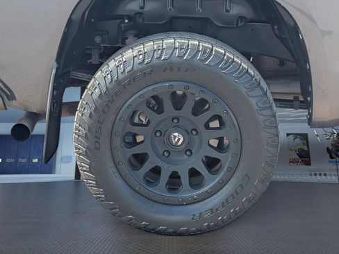 Used 2018 Toyota Tundra Limited w/ Limited Premium Package image 10