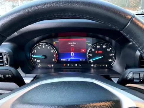 Used 2024 Ford Explorer XLT image 25