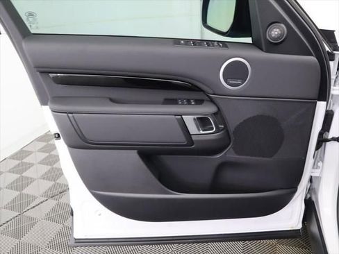 New 2025 Land Rover Discovery S image 27