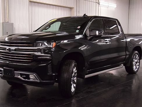 Used 2020 Chevrolet Silverado 1500 High Country w/ Technology Package AWD/4WD image 3