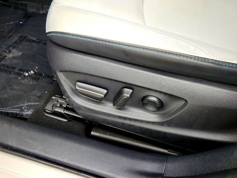 Used 2018 Toyota Prius Prime Advanced FWD image 11