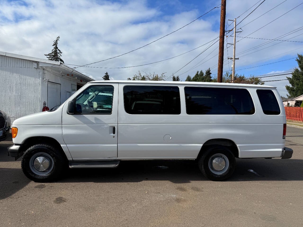 Used 2006 Ford E-350 and Econoline 350 XL RWD image 2