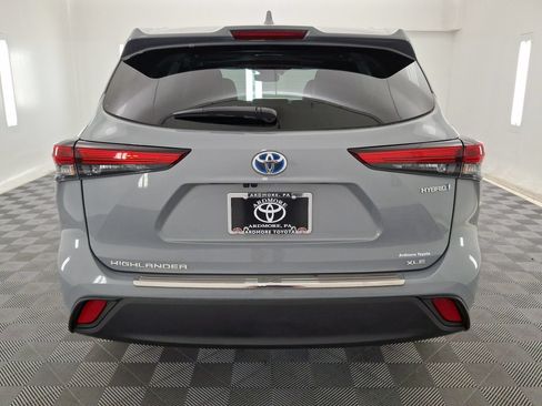 Used 2023 Toyota Highlander Bronze Edition FWD image 23