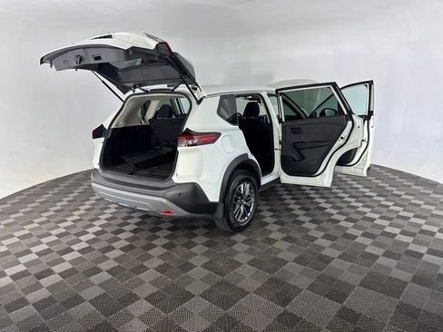 Used 2023 Nissan Rogue S AWD/4WD image 14