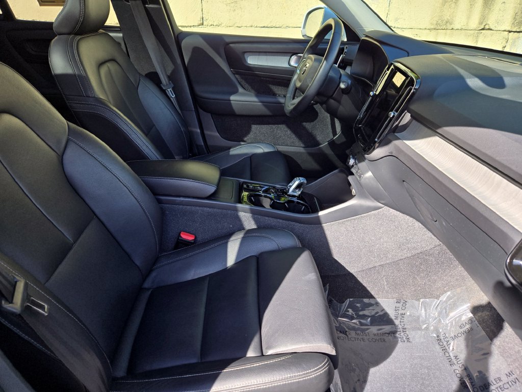 Used 2024 Volvo XC40 B5 Plus w/ Protection Package Premier AWD/4WD image 49