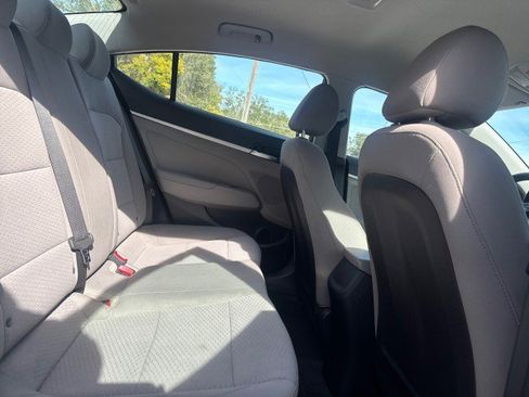 Used 2019 Hyundai Elantra SE image 12