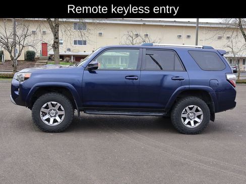 Used 2014 Toyota 4Runner SR5 image 3