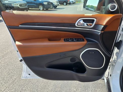 Used 2019 Jeep Grand Cherokee Summit AWD/4WD image 11