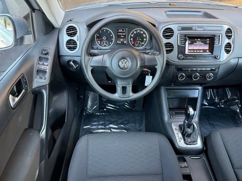 Used 2018 Volkswagen Tiguan Limited FWD image 28