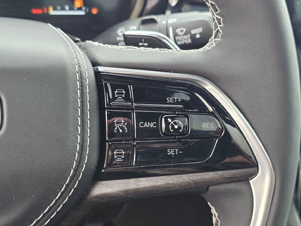 Used 2022 Jeep Grand Cherokee Overland AWD/4WD image 30
