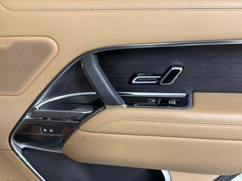 Certified 2024 Land Rover Range Rover SE image 25