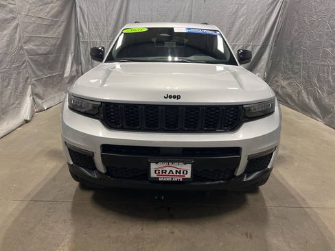 Used 2025 Jeep Grand Cherokee L Limited w/ Black Appearance Package AWD/4WD image 2