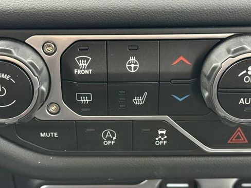 Used 2025 Jeep Wrangler Sahara w/ Technology Group image 17