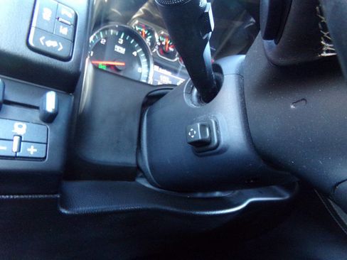 Used 2015 Chevrolet Suburban LTZ image 59