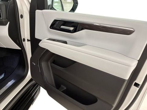 Certified 2025 Chevrolet Suburban Premier AWD/4WD image 15