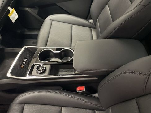 New 2026 Chevrolet Equinox LT w/ Convenience Package II image 16