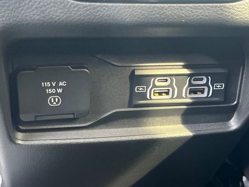 New 2025 Jeep Grand Cherokee Laredo X w/ Luxury Tech Group I image 19