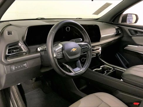 Used 2025 Chevrolet Traverse LT AWD/4WD image 14