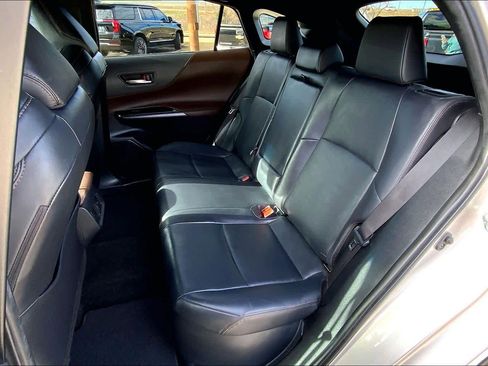 Used 2023 Toyota Venza XLE image 20