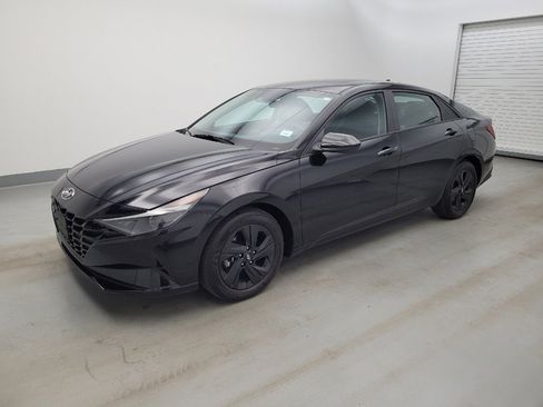 Used 2023 Hyundai Elantra SEL w/ Cargo Package FWD image 2