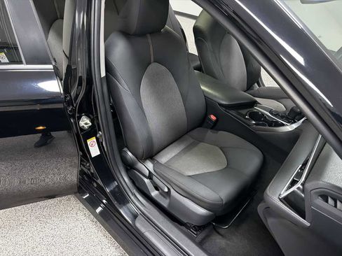 Used 2018 Toyota Camry LE FWD image 28