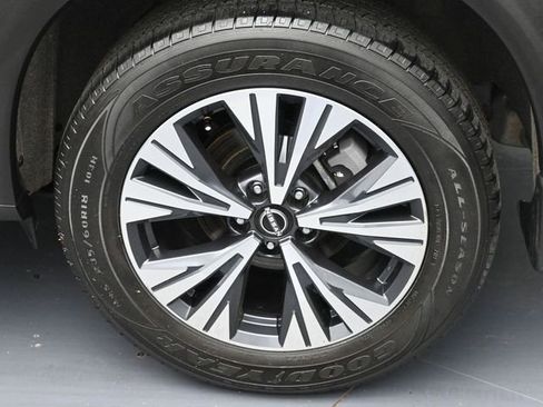 Used 2023 Nissan Rogue SV FWD image 8