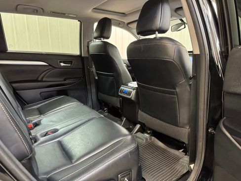 Used 2016 Toyota Highlander XLE AWD/4WD image 24