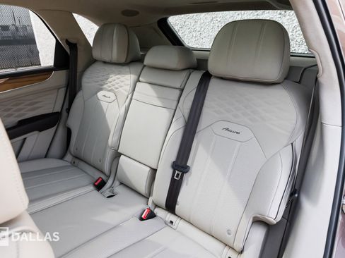 Used 2024 Bentley Bentayga Azure image 31