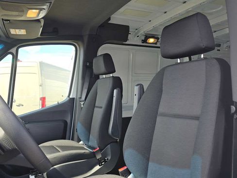 Used 2025 Mercedes-Benz Sprinter 2500 image 24