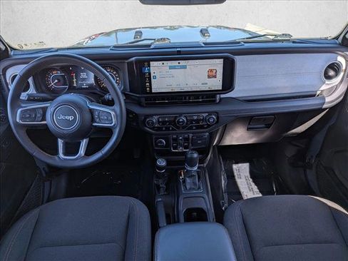 Used 2024 Jeep Wrangler Unlimited Sahara AWD/4WD image 17