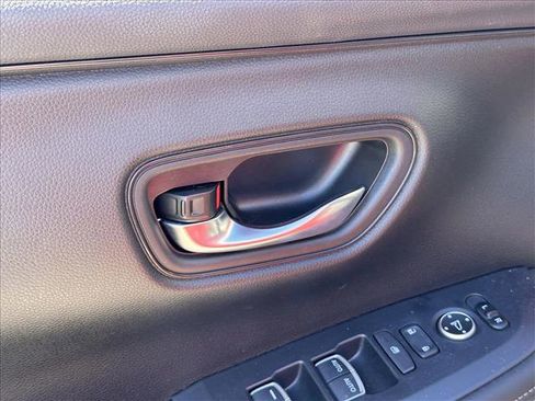 Used 2023 Honda HR-V EX-L image 17