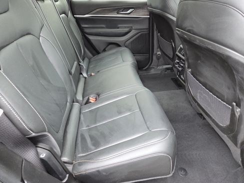 Used 2023 Jeep Grand Cherokee Limited AWD/4WD image 30