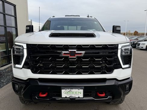 Used 2025 Chevrolet Silverado 2500 ZR2 w/ Technology Package image 10