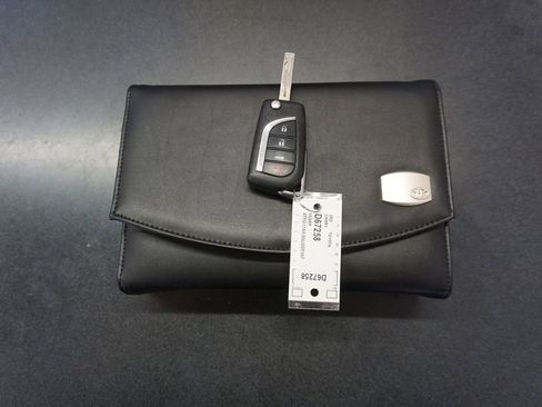 Used 2022 Toyota Camry SE FWD image 16