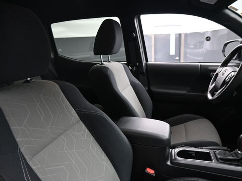 Certified 2021 Toyota Tacoma TRD Off-Road image 24