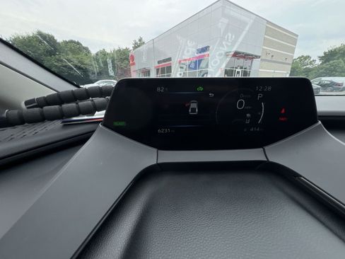 Used 2025 Toyota Prius XLE AWD/4WD image 17