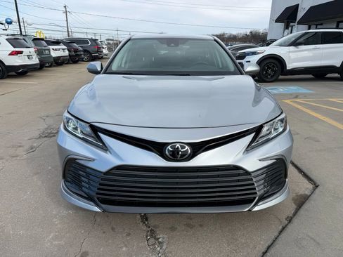 Used 2021 Toyota Camry LE image 2