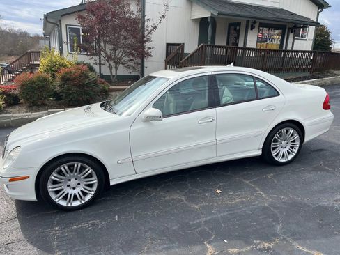 Used 2008 Mercedes-Benz E 350 E 350 4MATIC Sedan 4D image 4