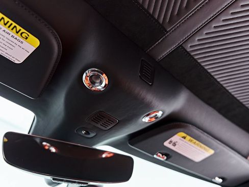 Used 2023 Aston Martin DBS Coupe RWD image 90