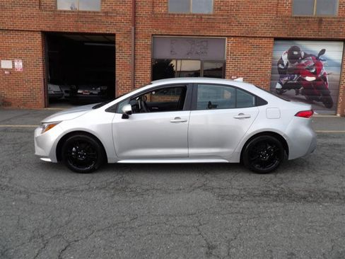 Used 2021 Toyota Corolla LE image 4
